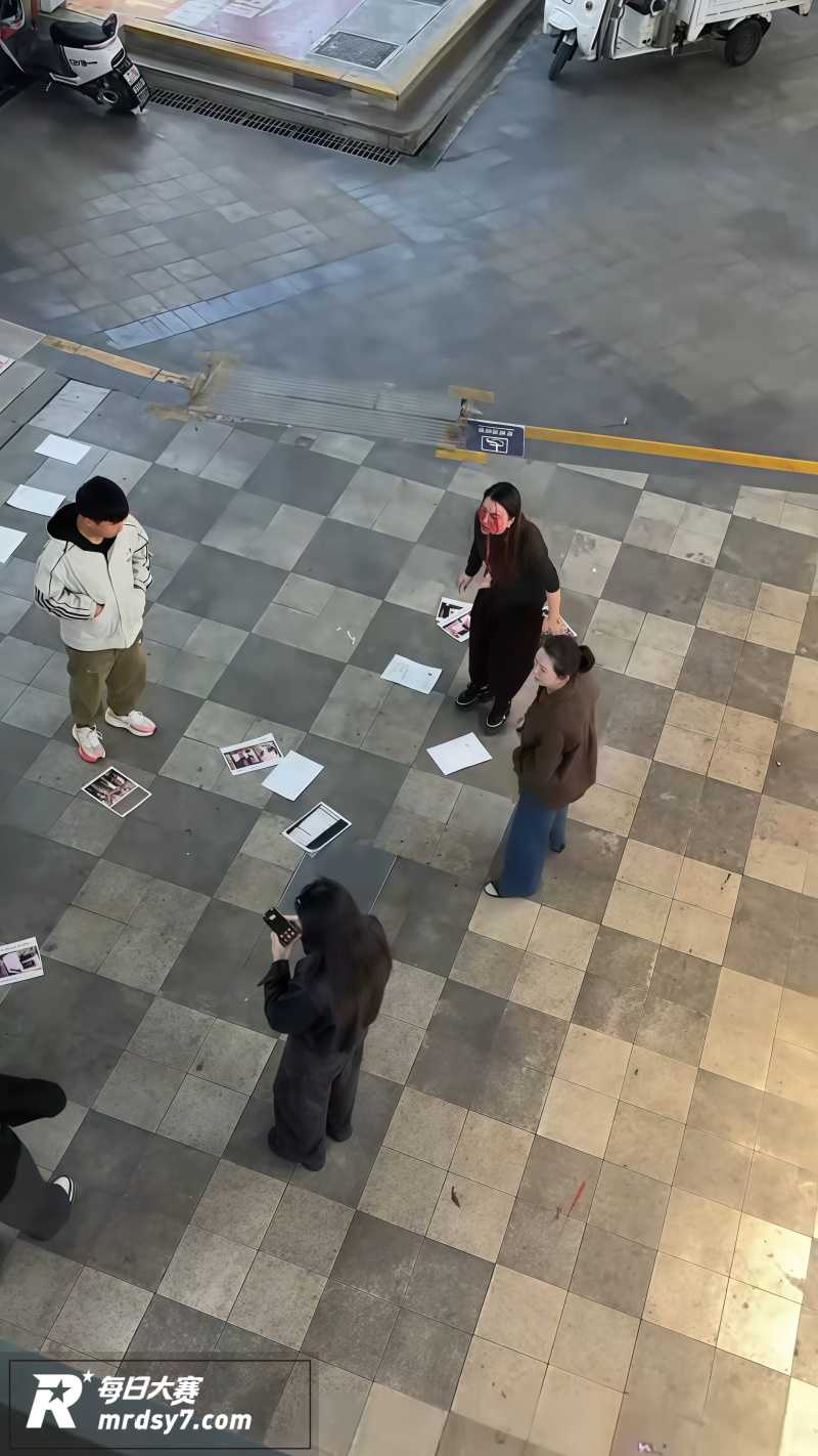 原配当街持刀砍小三 相关图片4